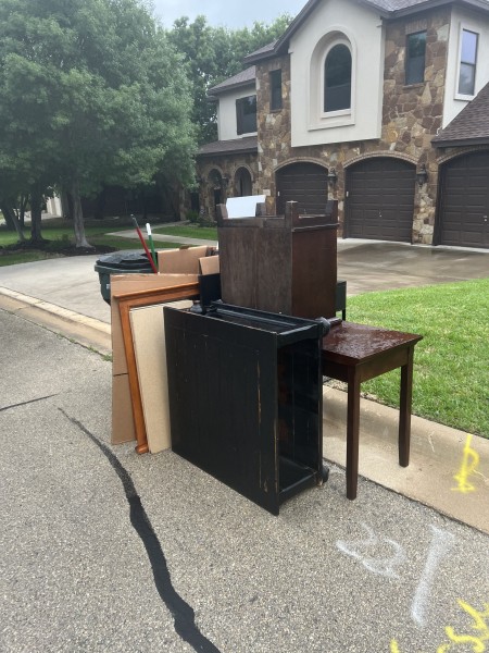 Junk Removal in Austin, TX (1)