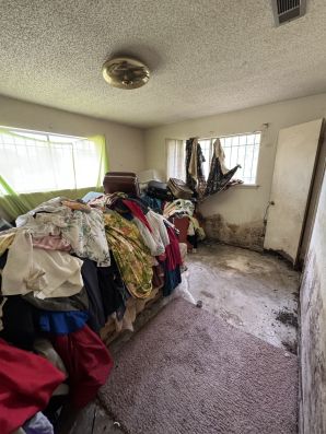 Hoarder Cleanup In Holland, TX (3)